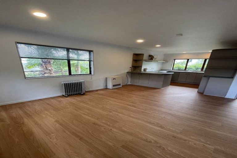 Photo of property in 18 Triangle Road, Massey, Auckland, 0614