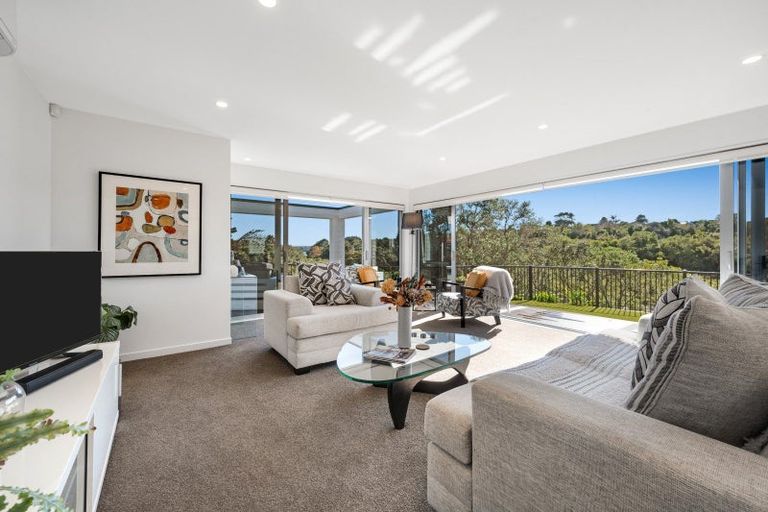 Photo of property in 1/13 Estelle Place, Farm Cove, Auckland, 2012