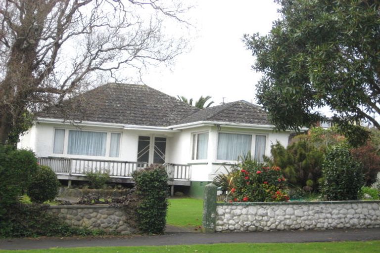 Photo of property in 11 Peace Avenue, Moturoa, New Plymouth, 4310