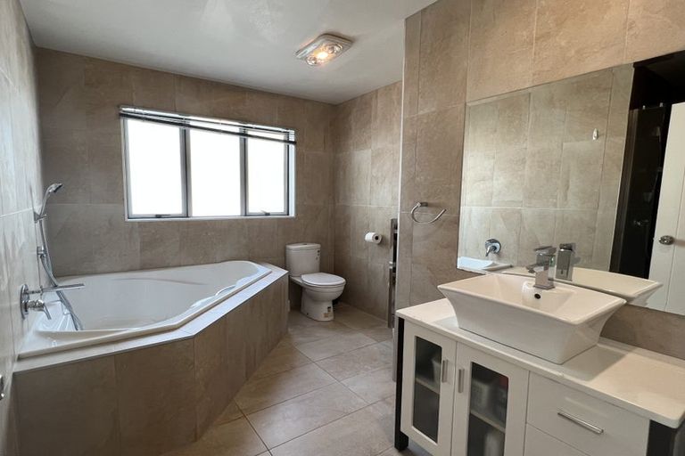 Photo of property in 36 Bur Oak Terrace, Schnapper Rock, Auckland, 0632