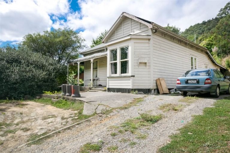 Photo of property in 76 Wairau Road, Picton, 7220