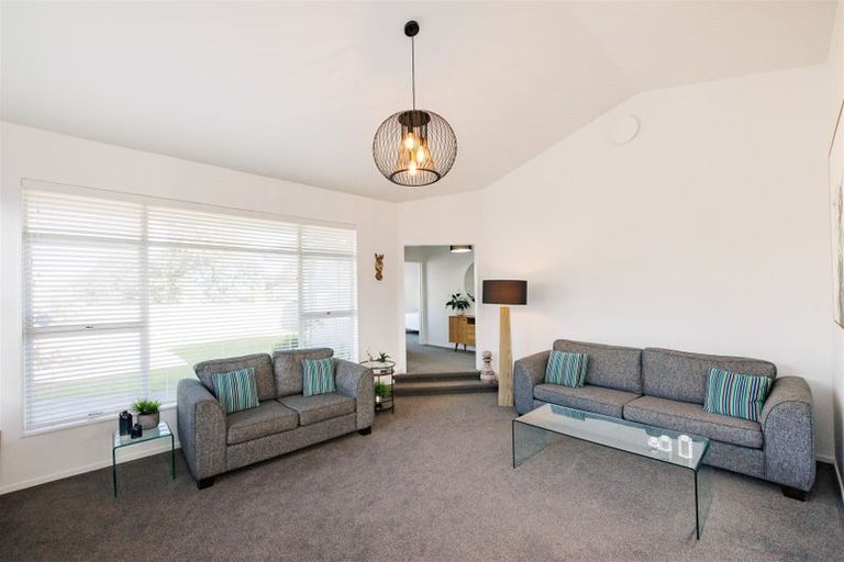 Photo of property in 17 Palliser Place, Milson, Palmerston North, 4414