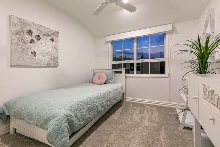 Photo of property in 27 Almond Grove, Greenhithe, Auckland, 0632