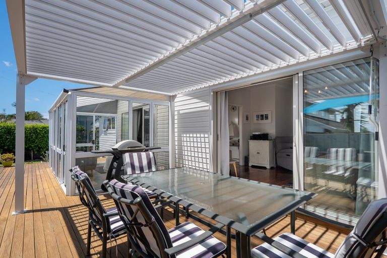 Photo of property in 1/24 Toroa Street, Torbay, Auckland, 0630