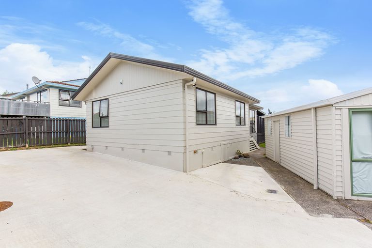 Photo of property in 5/1 Rebecca Rise, Weymouth, Auckland, 2103
