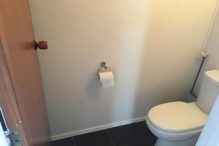 Photo of property in 2/38 Kirrie Avenue, Te Atatu South, Auckland, 0610