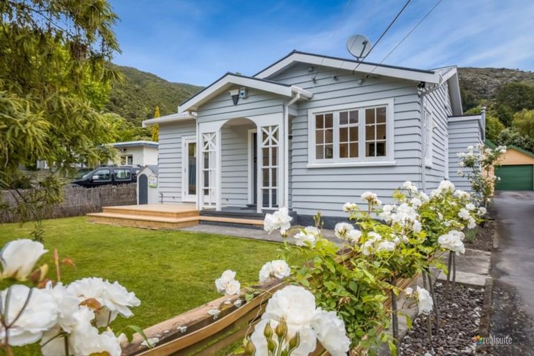 Photo of property in 46 Norton Park Avenue, Fairfield, Lower Hutt, 5011