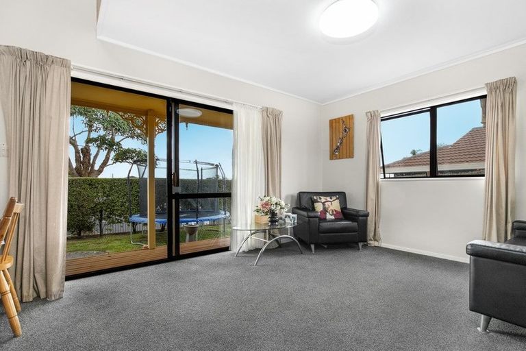 Photo of property in 14 Hadley Wood Drive, Wattle Downs, Auckland, 2103