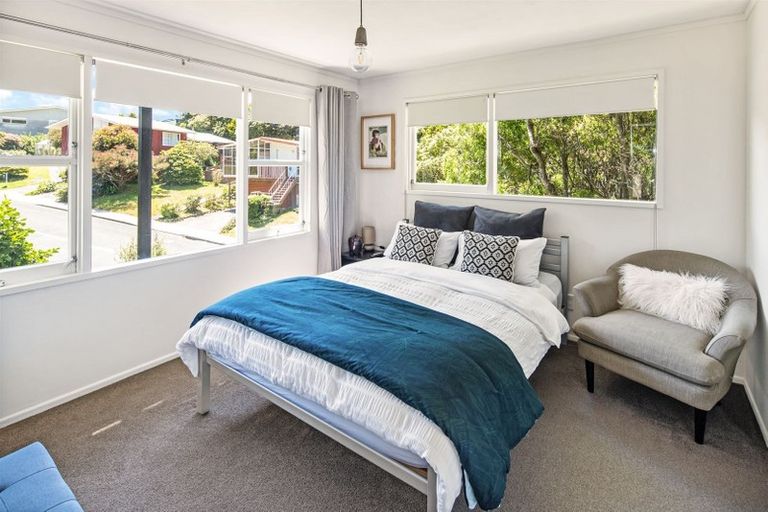 Photo of property in 1 Goddard Grove, Churton Park, Wellington, 6037