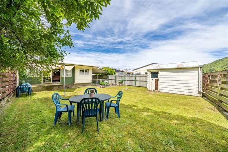 Photo of property in 1/27 Larchmont Grove, Totara Park, Upper Hutt, 5018