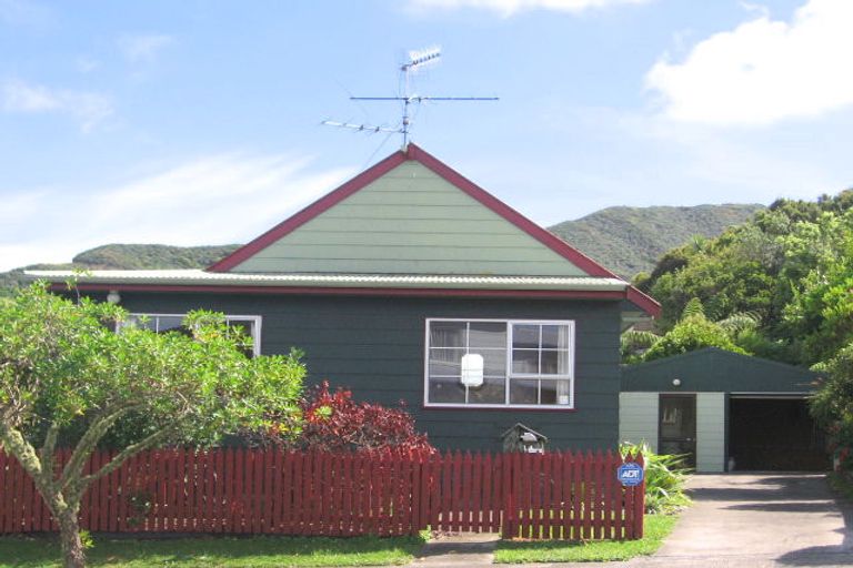 Photo of property in 14 John Witton Drive, Crofton Downs, Wellington, 6035