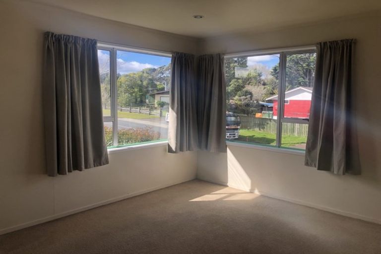 Photo of property in 19 St Catherine Crescent, West Harbour, Auckland, 0618