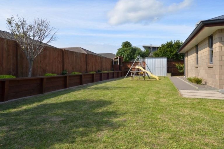 Photo of property in 21 Gibson Place, Papamoa Beach, Papamoa, 3118