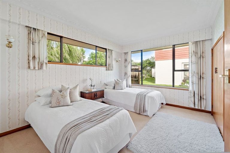 Photo of property in 2 Pendene Place, Forrest Hill, Auckland, 0620