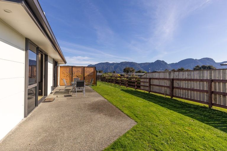 Photo of property in 5 Mcdonald Place, Collingwood, 7073