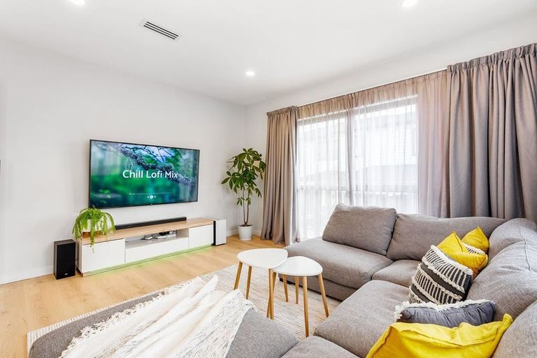 Photo of property in 1 Crompton Place, Orewa, 0931