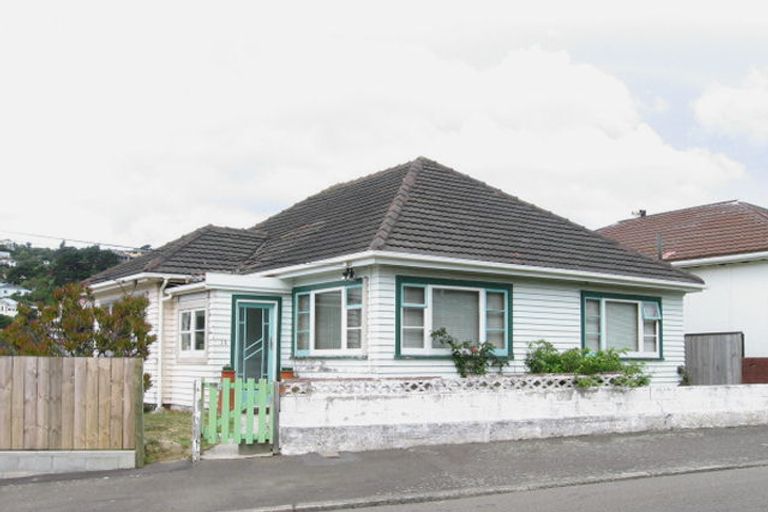 Photo of property in 35 Eden Street, Island Bay, Wellington, 6023