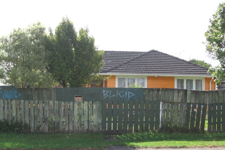 Photo of property in 9 Fairdene Avenue, Henderson, Auckland, 0610