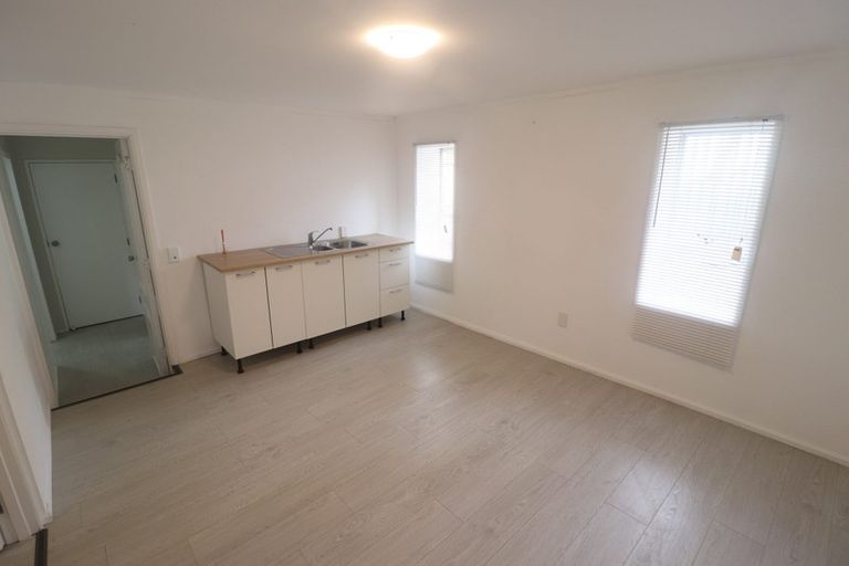 Photo of property in 2/663 Beach Road, Rothesay Bay, Auckland, 0630