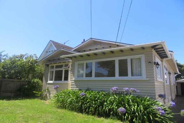 Photo of property in 22 Saint Albans Grove, Woburn, Lower Hutt, 5010