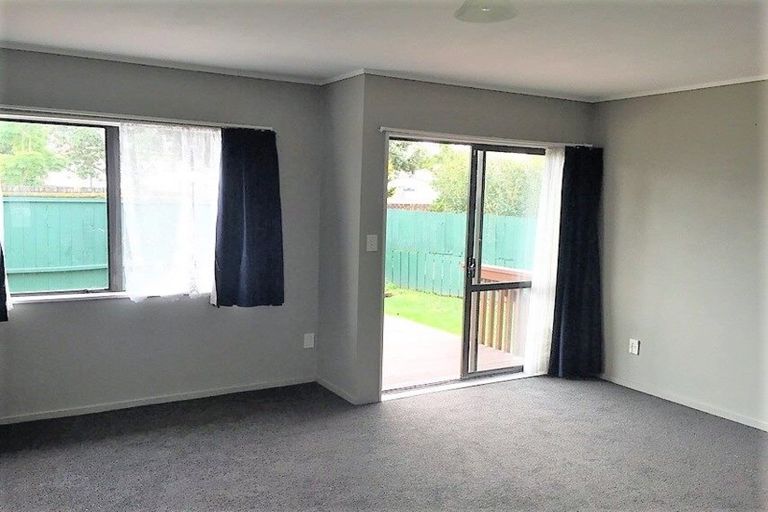 Photo of property in 1/56 Shifnal Drive, Randwick Park, Auckland, 2105