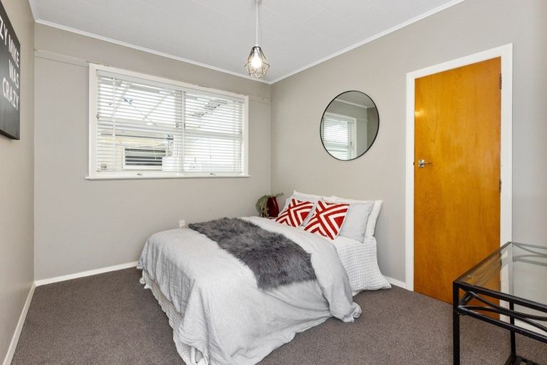 Photo of property in 22 Goulter Street, Clive, Hastings, 4180