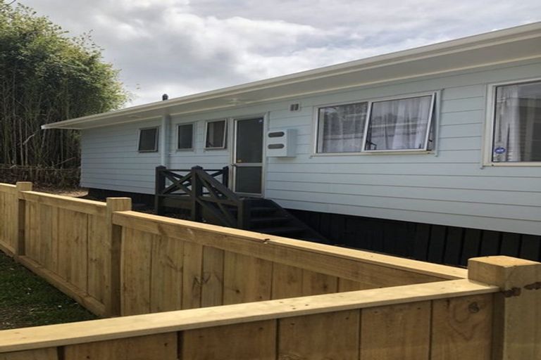 Photo of property in 57 Woodside Road, Massey, Auckland, 0614