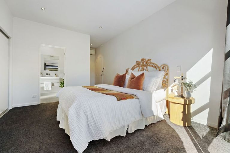 Photo of property in 11 Haddow's Place, Lake Hayes, Queenstown, 9304