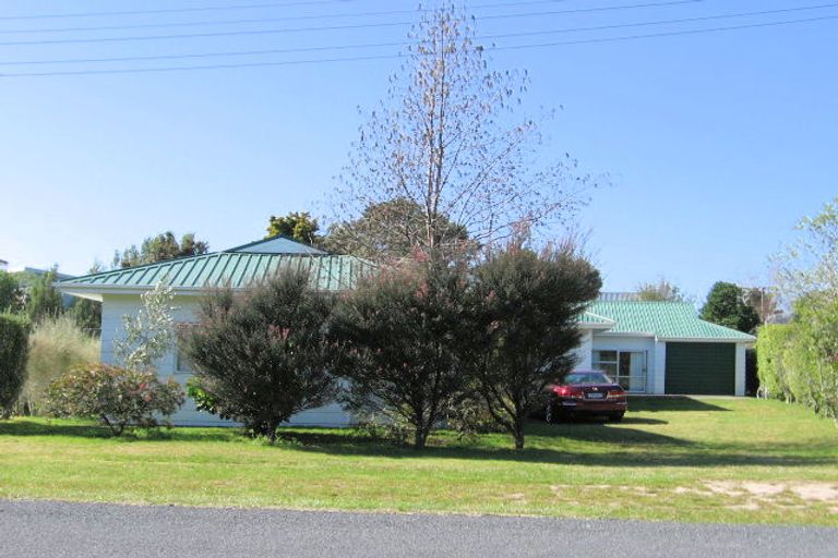 Photo of property in 33 Banks Street, Cooks Beach, Whitianga, 3591