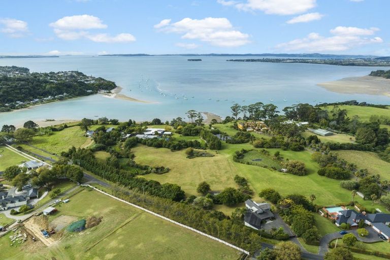 Photo of property in 247 Broomfields Road, Whitford, Howick, 2571