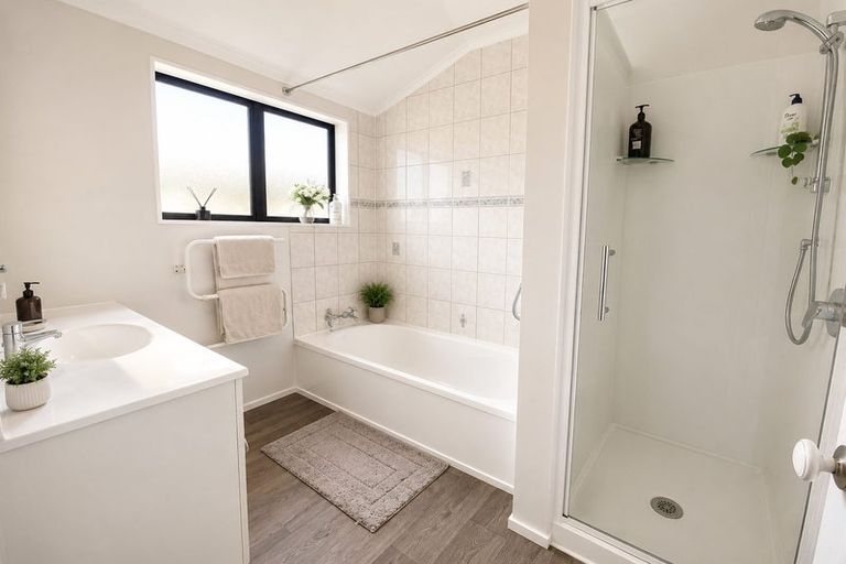 Photo of property in 39a Edgewater Parade, Waiuku, 2123