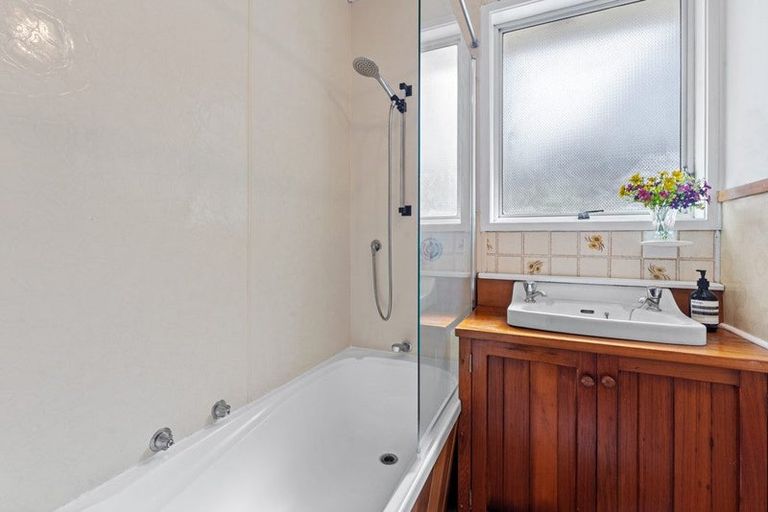 Photo of property in 1/56 Lavery Place, Sunnynook, Auckland, 0632