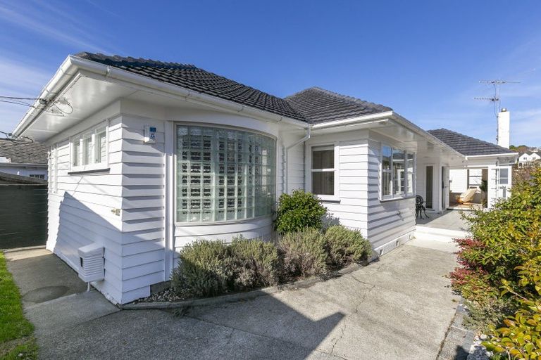 Photo of property in 8 Bristow Place, Karori, Wellington, 6012