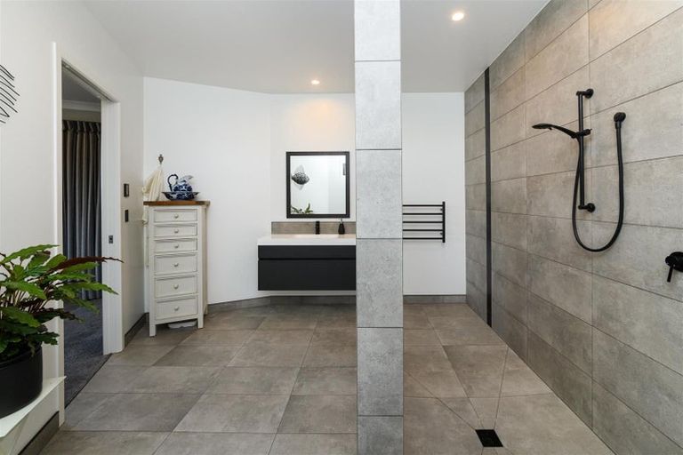 Photo of property in 10 Hanalin Drive, Marton, 4710