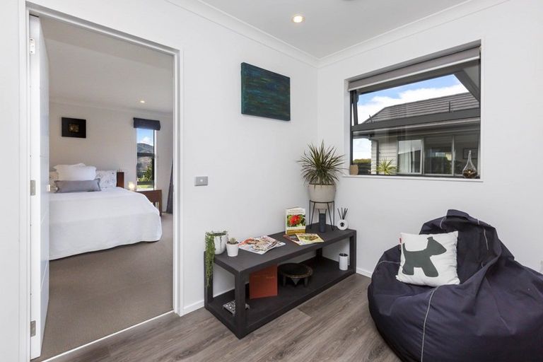 Photo of property in 6 Mount Marua Way, Timberlea, Upper Hutt, 5018