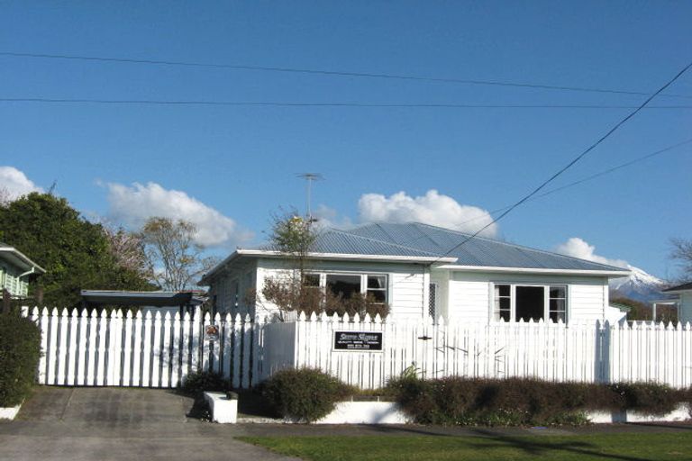 Photo of property in 20 Karaka Street, Merrilands, New Plymouth, 4312