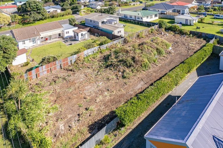Photo of property in 19 Karewa Street, Castlecliff, Wanganui, 4501