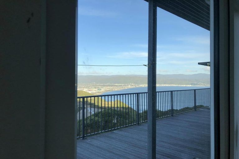 Photo of property in 41a Tamworth Crescent, Newlands, Wellington, 6037