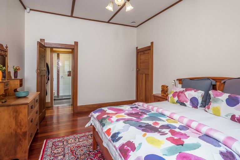 Photo of property in 43 Fairview Crescent, Kelburn, Wellington, 6012