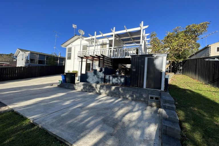 Photo of property in 27 Halberg Street, Glenfield, Auckland, 0629