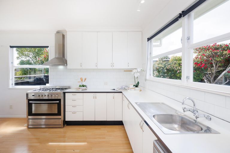 Photo of property in 36 Winston Avenue, Hokowhitu, Palmerston North, 4410