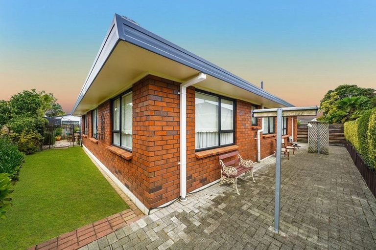 Photo of property in 2/13 Hamilton Road, Papatoetoe, Auckland, 2025