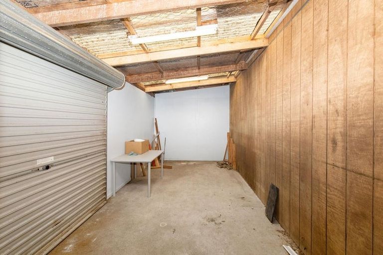 Photo of property in 8 Burgundy Park Avenue, Henderson, Auckland, 0612