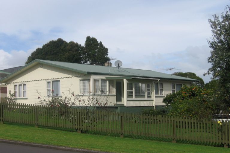 Photo of property in 1 Red Hill Road, Red Hill, Papakura, 2110