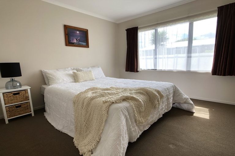 Photo of property in 11a Windsor Terrace, Taradale, Napier, 4112