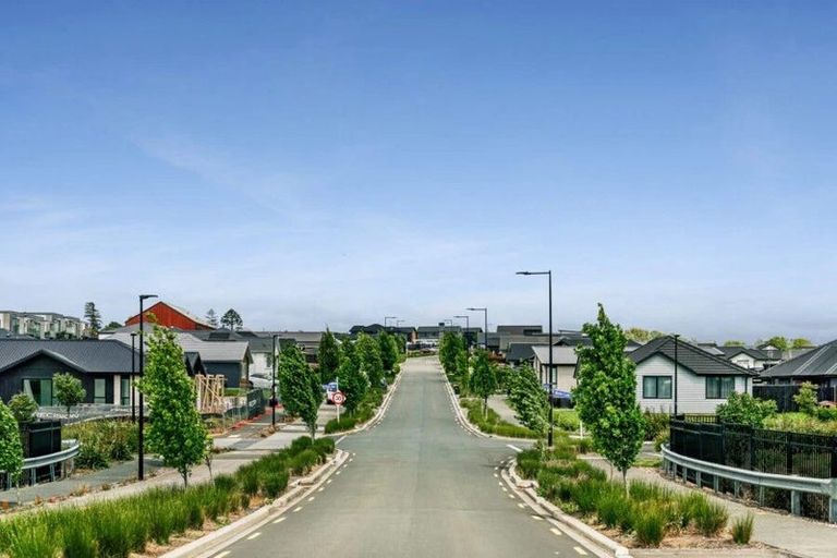 Photo of property in 50 Metoriti Crescent, Karaka, 2124