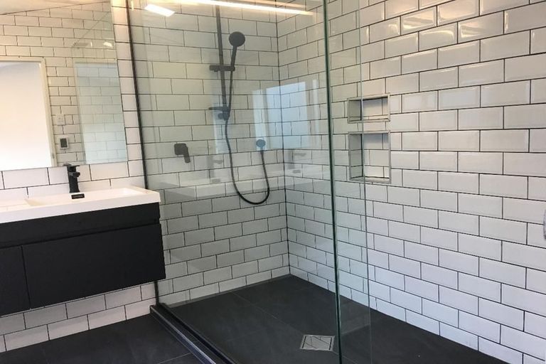 Photo of property in 36a Onepoto Road, Hauraki, Auckland, 0622