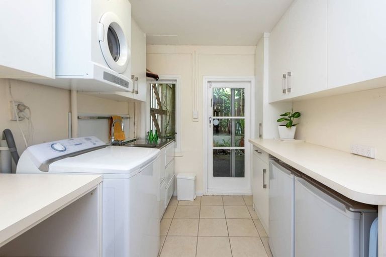 Photo of property in 44 Colmar Road, Mellons Bay, Auckland, 2014