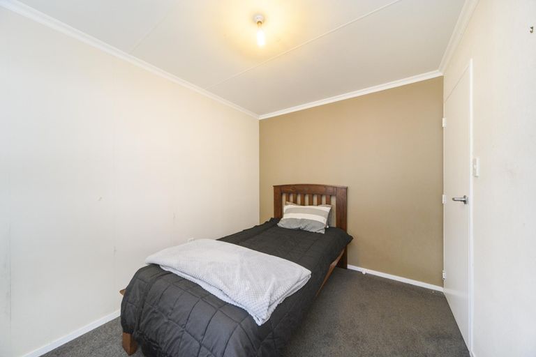 Photo of property in 38 Suzanne Grove, Kelvin Grove, Palmerston North, 4414