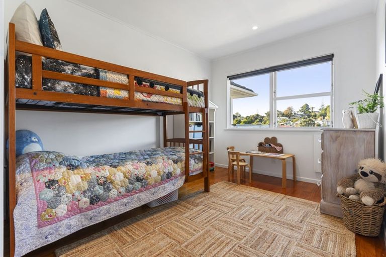 Photo of property in 31 Lingfield Street, Glenfield, Auckland, 0629